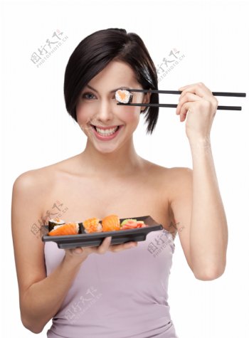 吃寿司的美女图片