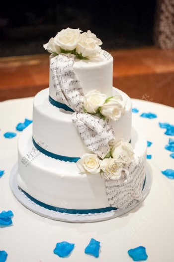 唯美多层婚礼蛋糕图片
