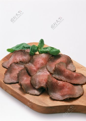 菜板上的肉片