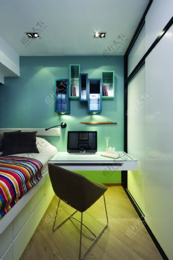 现代创意卧室电脑桌背景墙设计图