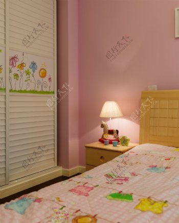 美式粉色学生卧室床头灯设计图