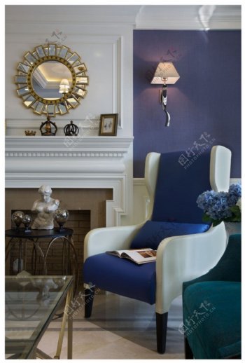 美式时尚客厅蓝色背景墙设计图