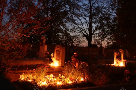 墓地和蜡烛