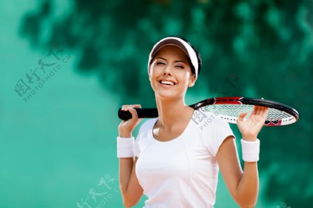 微笑的网球运动员图片