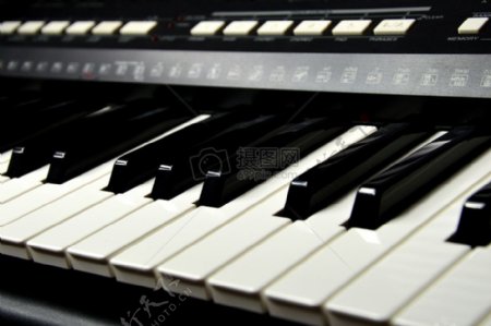 电子琴上的黑白色键