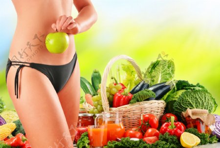 营养的水果蔬菜和性感女人图片