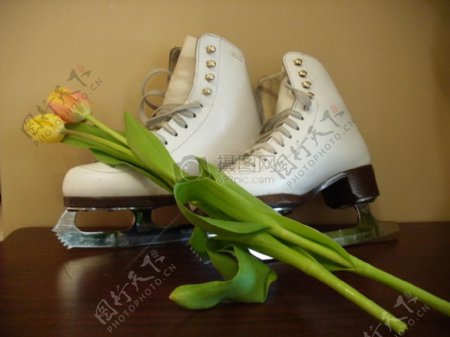 溜冰鞋和花朵