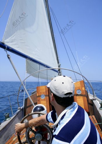 大海帆船航海图片