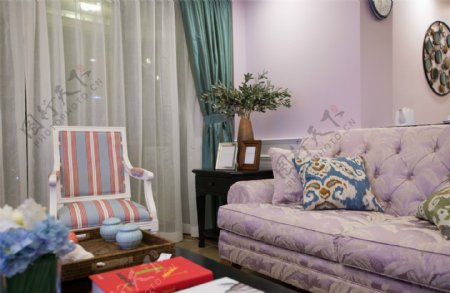 紫色沙发客厅装修效果图