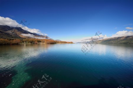 高源湖面风景图片