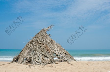 沙滩上的茅屋