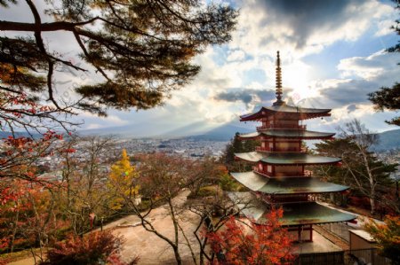 秋天富士山与塔美景图片