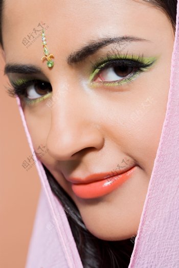 戴头巾的微笑印度美女图片