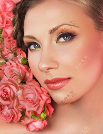玫瑰花与美女脸部图片