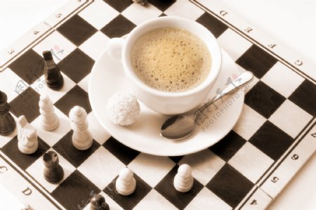 国际象棋上的咖啡图片