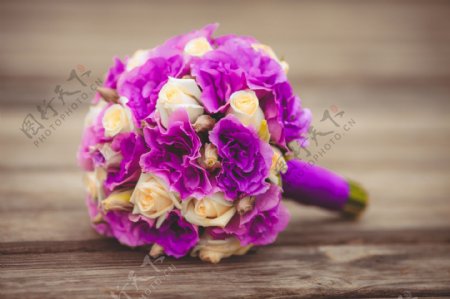 紫黄花束