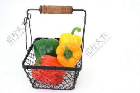 篮子里的蔬菜辣椒图片