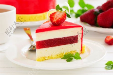 草莓三角形蛋糕图片