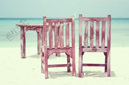 沙滩木椅图片
