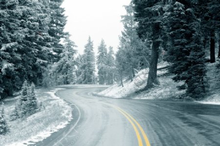 雪景公路马路道路弯道高清图片