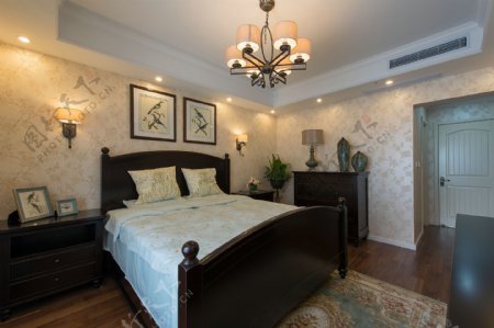 美式卧室大床背景墙设计图