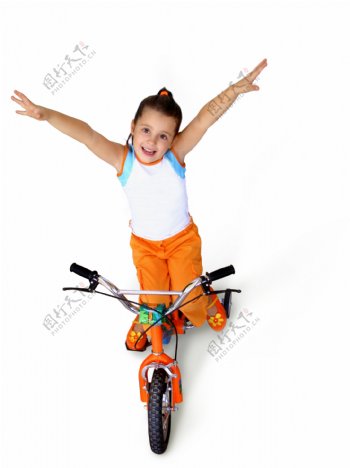 骑自行车快乐的小女孩图片