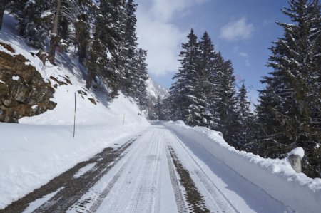 美丽的冬季道路图片