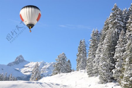 雪地方的热气球