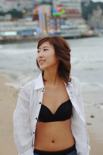沙滩美女写真图片