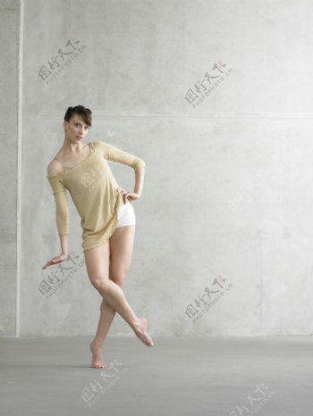 外国性感舞蹈演员美女图片