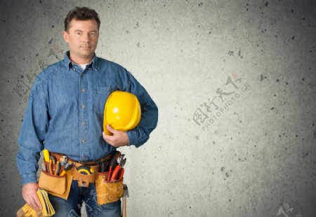 腰配工具的建筑工人图片
