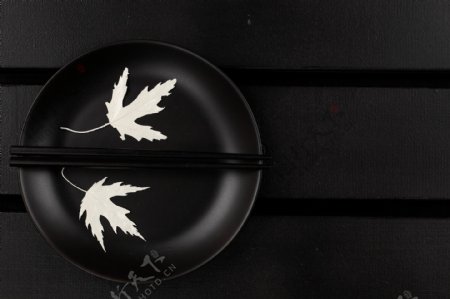 白色枫叶筷子图片