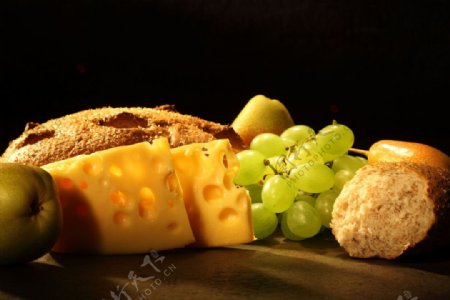 面包奶酪与葡萄图片