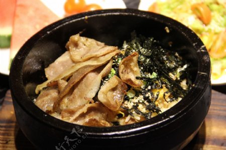 猪五花石锅拌饭图片