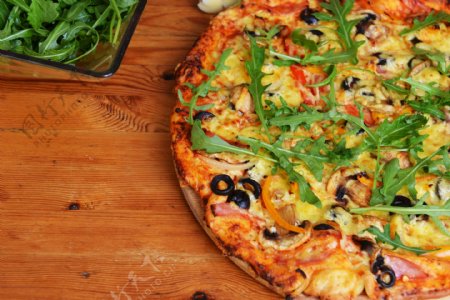 披萨与茼蒿菜图片