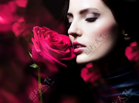 玫瑰花与时尚美女图片