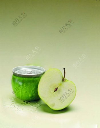 苹果和易拉罐合成