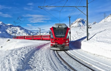 雪地里的火车图片