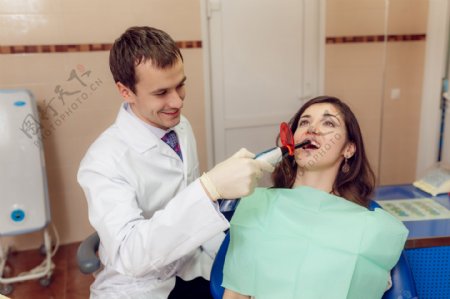看牙医的外国美女图片
