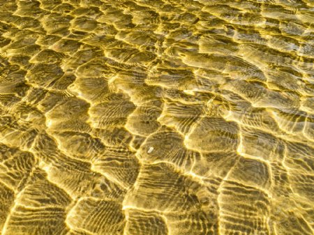 黄色底的水波