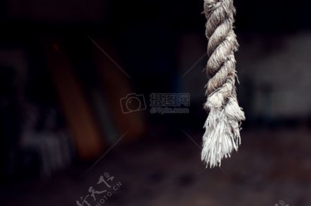 悬挂着的绳子