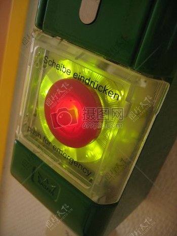 一个绿色的警报按钮