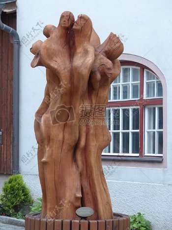 一个神奇的木质雕塑