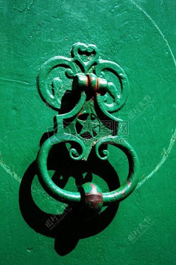 绿色的金属门环