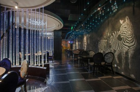 现代时尚暗黑色斑马墙绘餐厅工装装修效果图