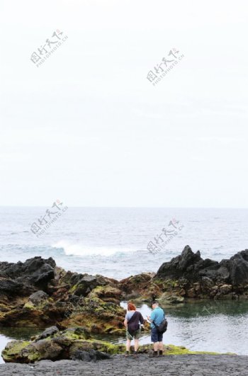 海边度假夫妻