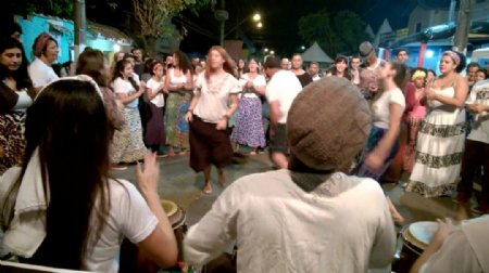 人物街头跳舞庆祝视频