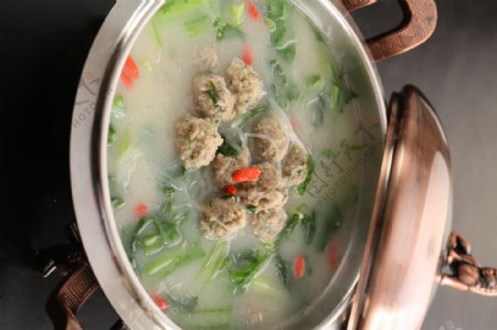 铜锅羊肉丸子汆白菜