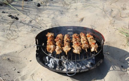 沙滩烤羊肉串