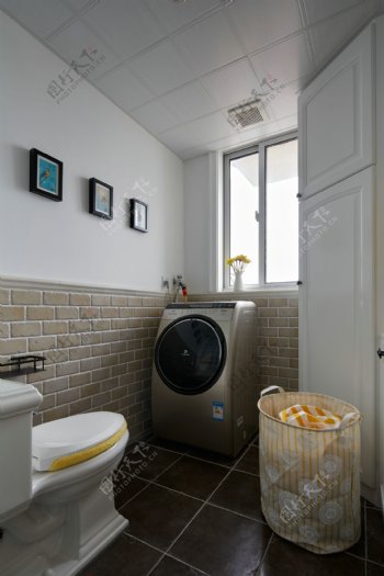 现代简欧风格浴室洗衣机装修效果图